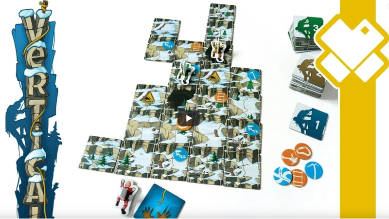 Vertical : Petite partie sur des monts enneigés